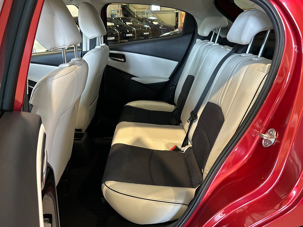 Vehicle Image 8