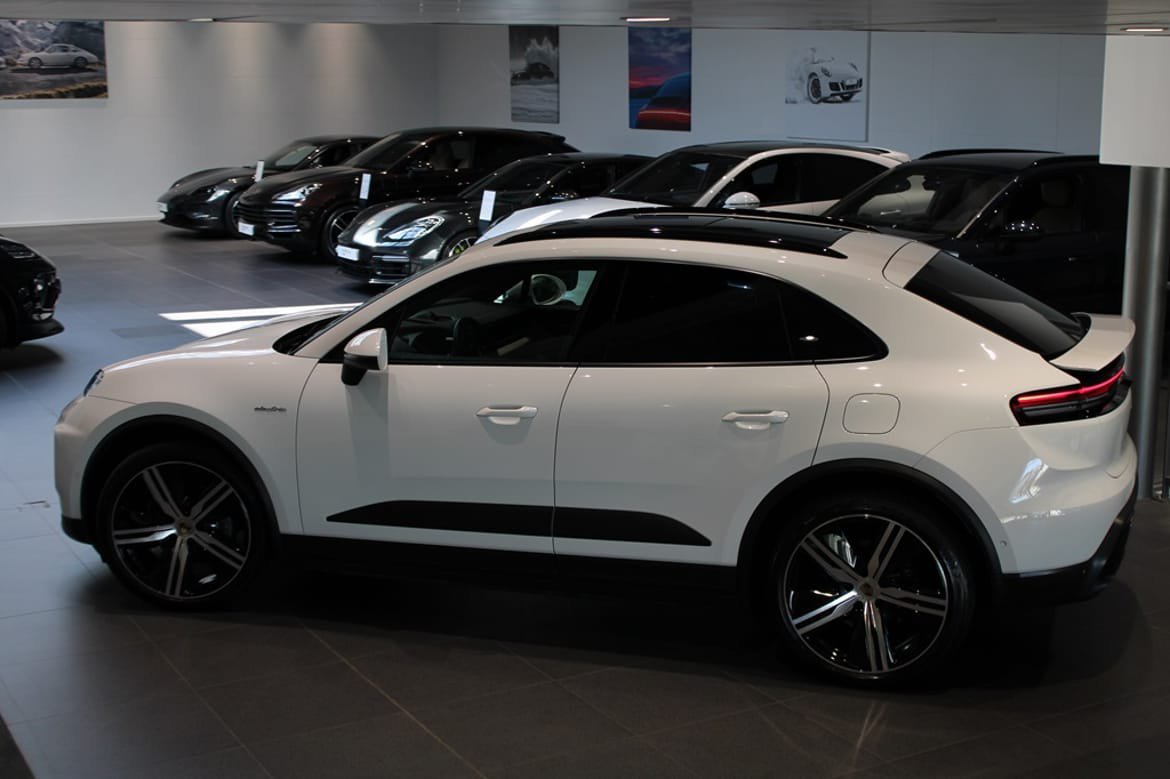 Vehicle Image 9