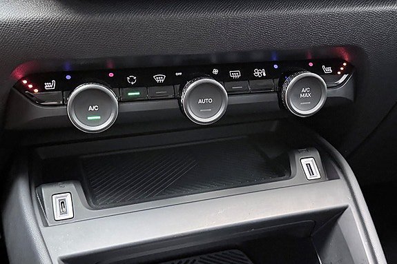 Vehicle Image 26