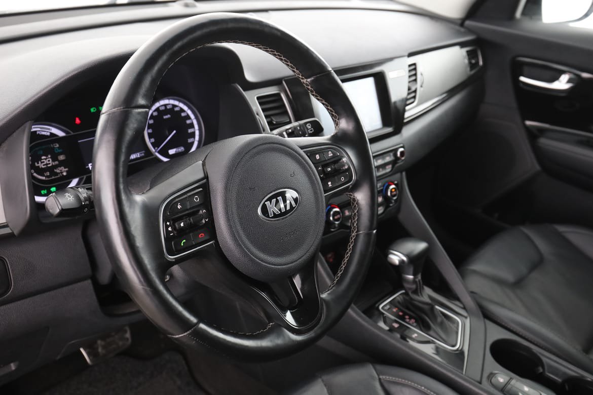 Vehicle Image 12