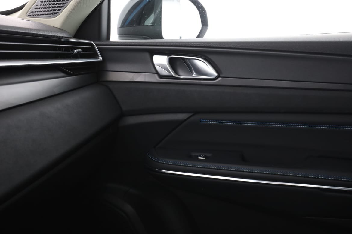 Vehicle Image 32