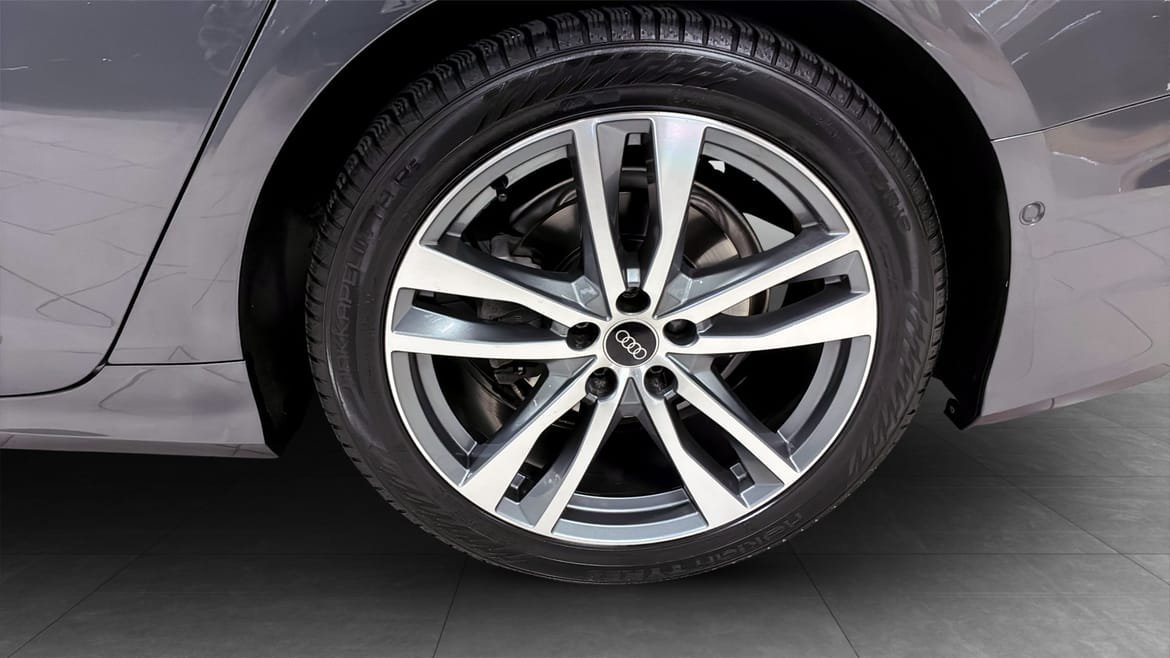 Vehicle Image 6