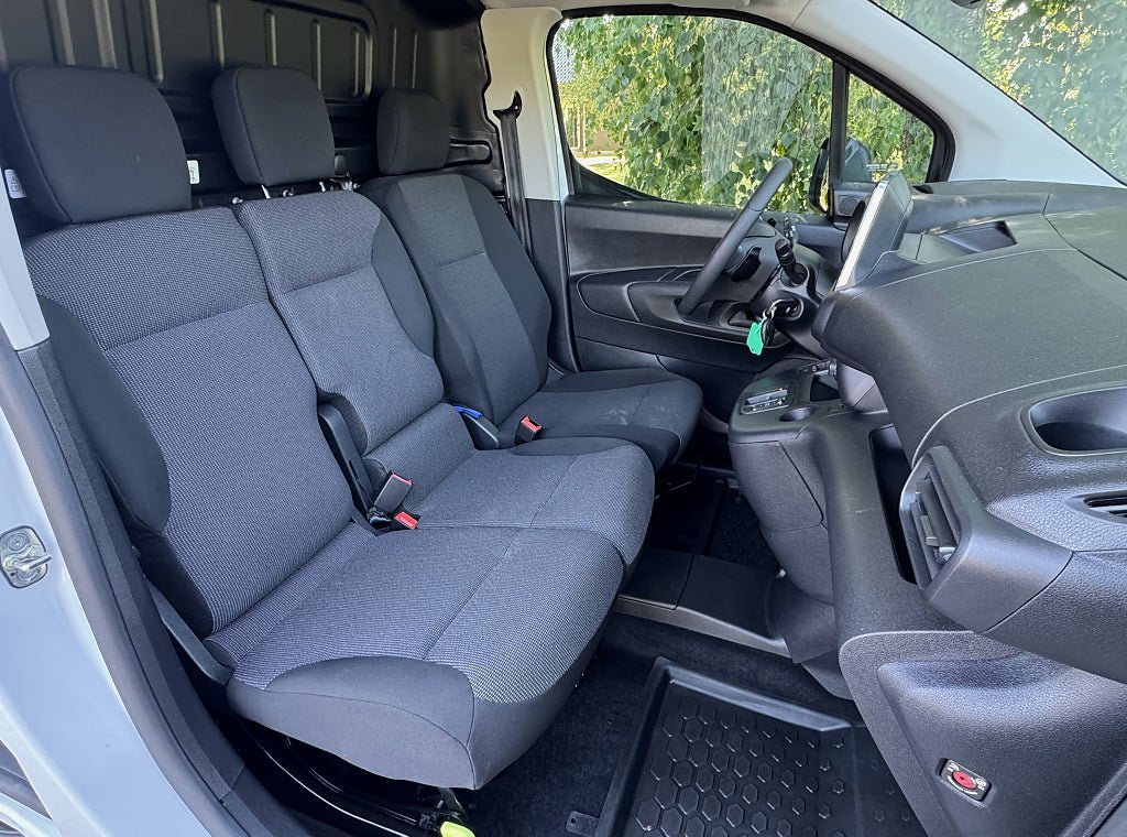 Vehicle Image 9
