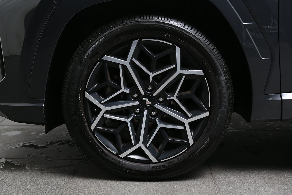 Vehicle Image 9