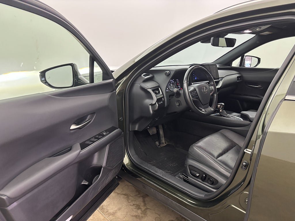 Vehicle Image 12