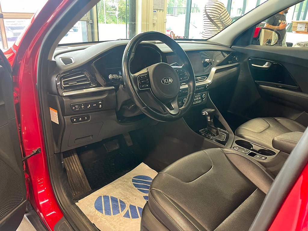 Vehicle Image 16