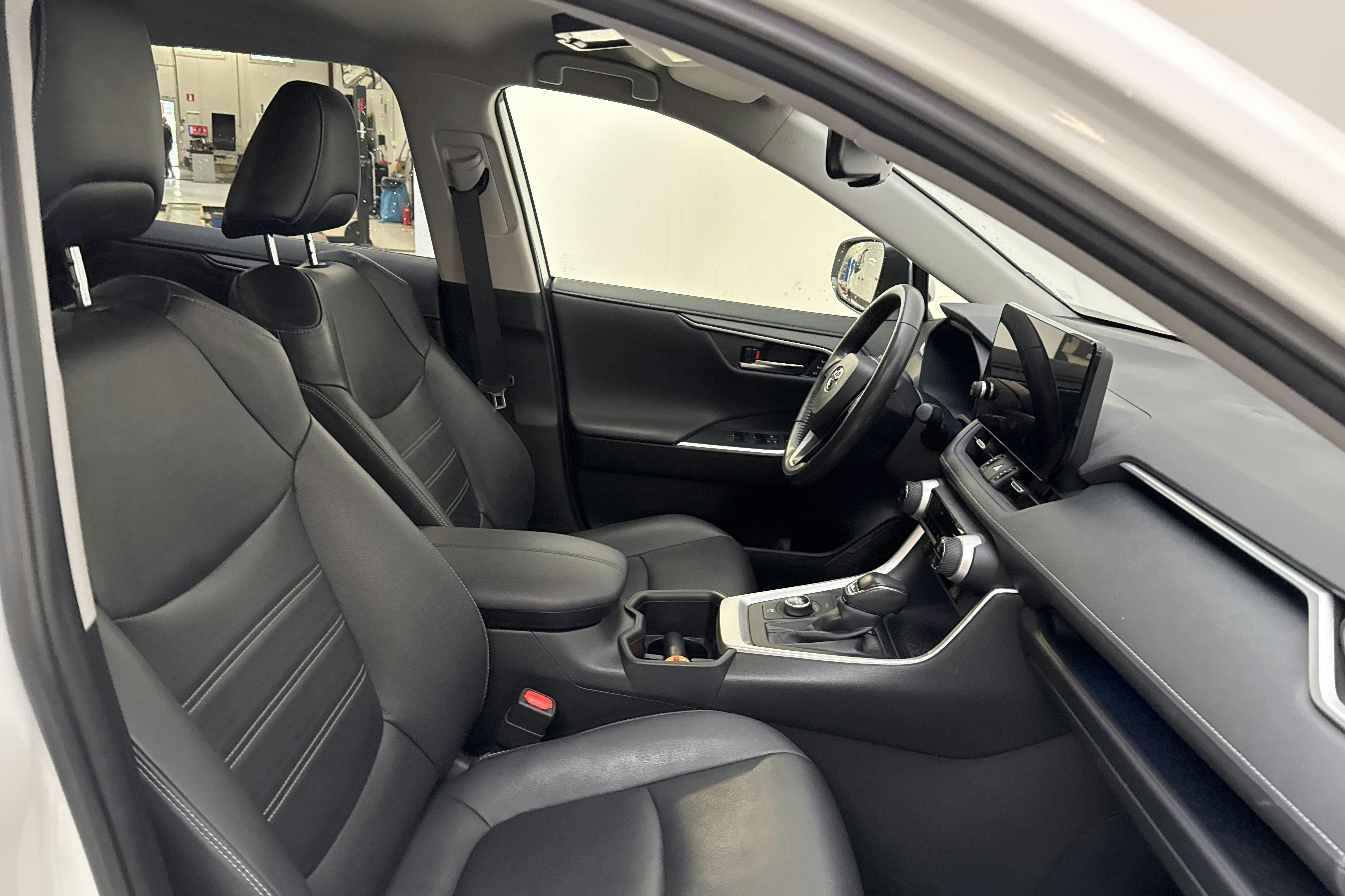 Vehicle Image 7