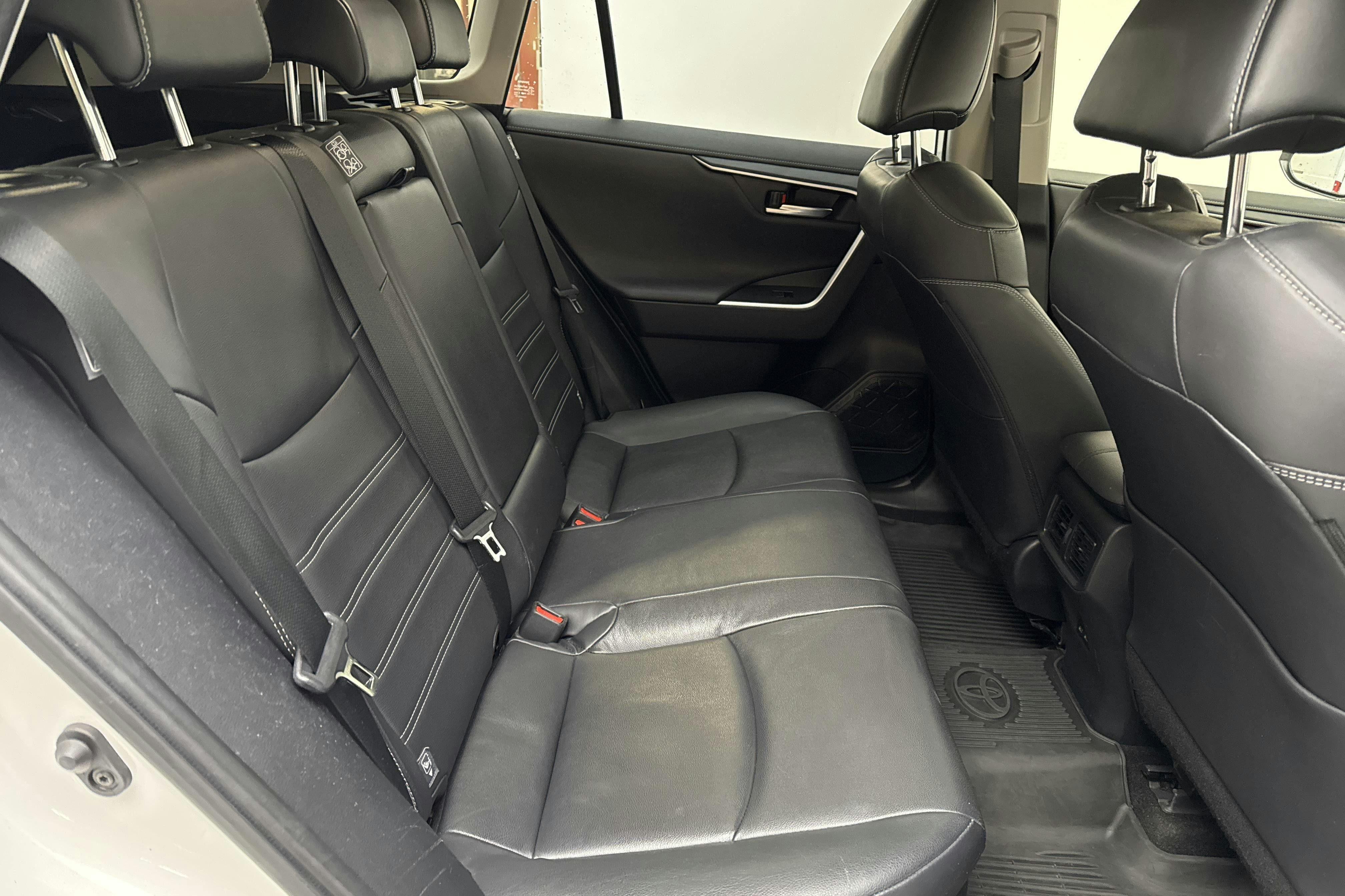 Vehicle Image 8
