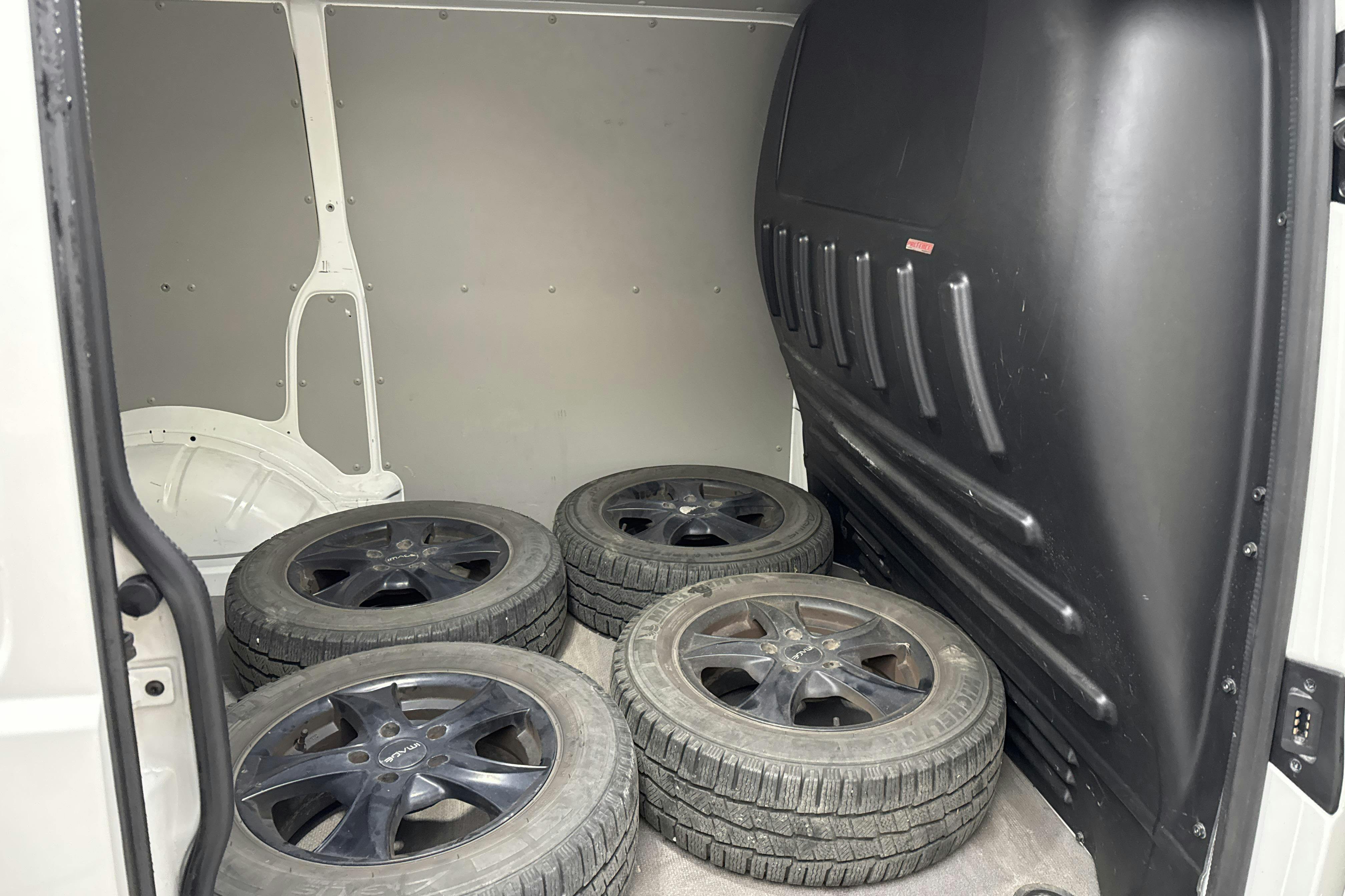 Vehicle Image 7