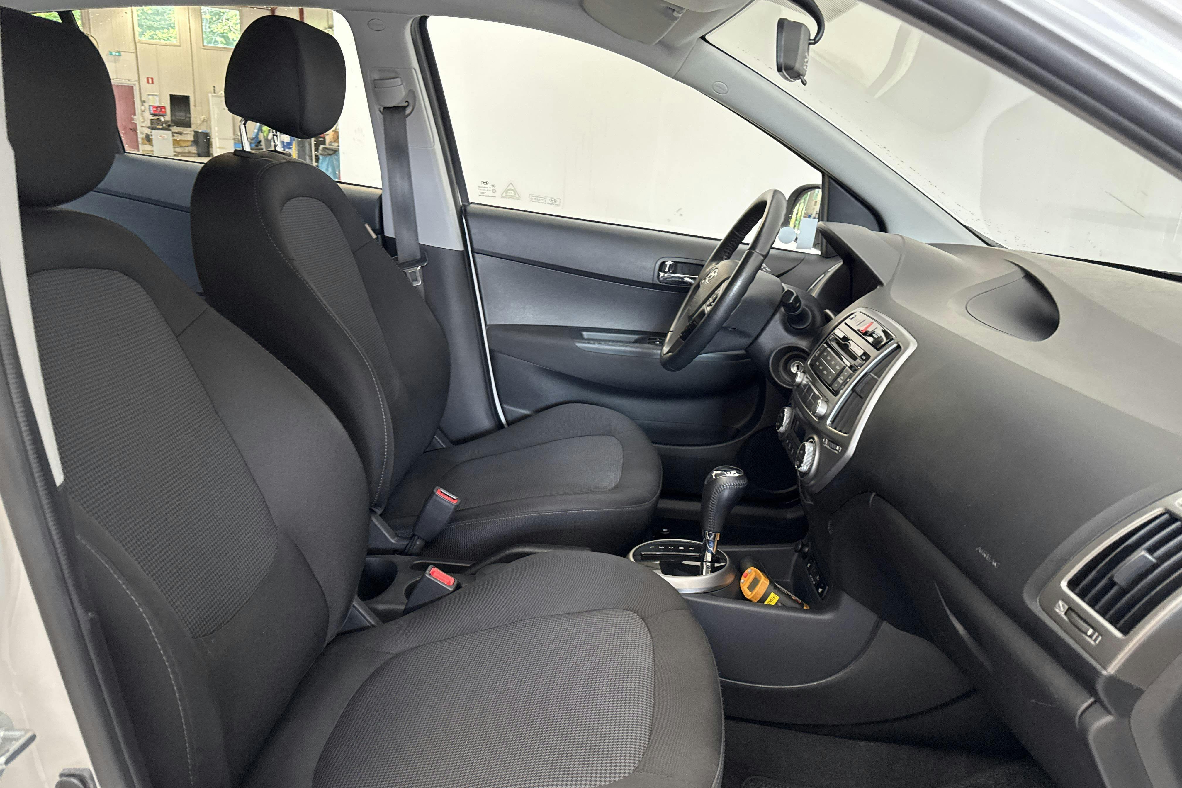 Vehicle Image 7