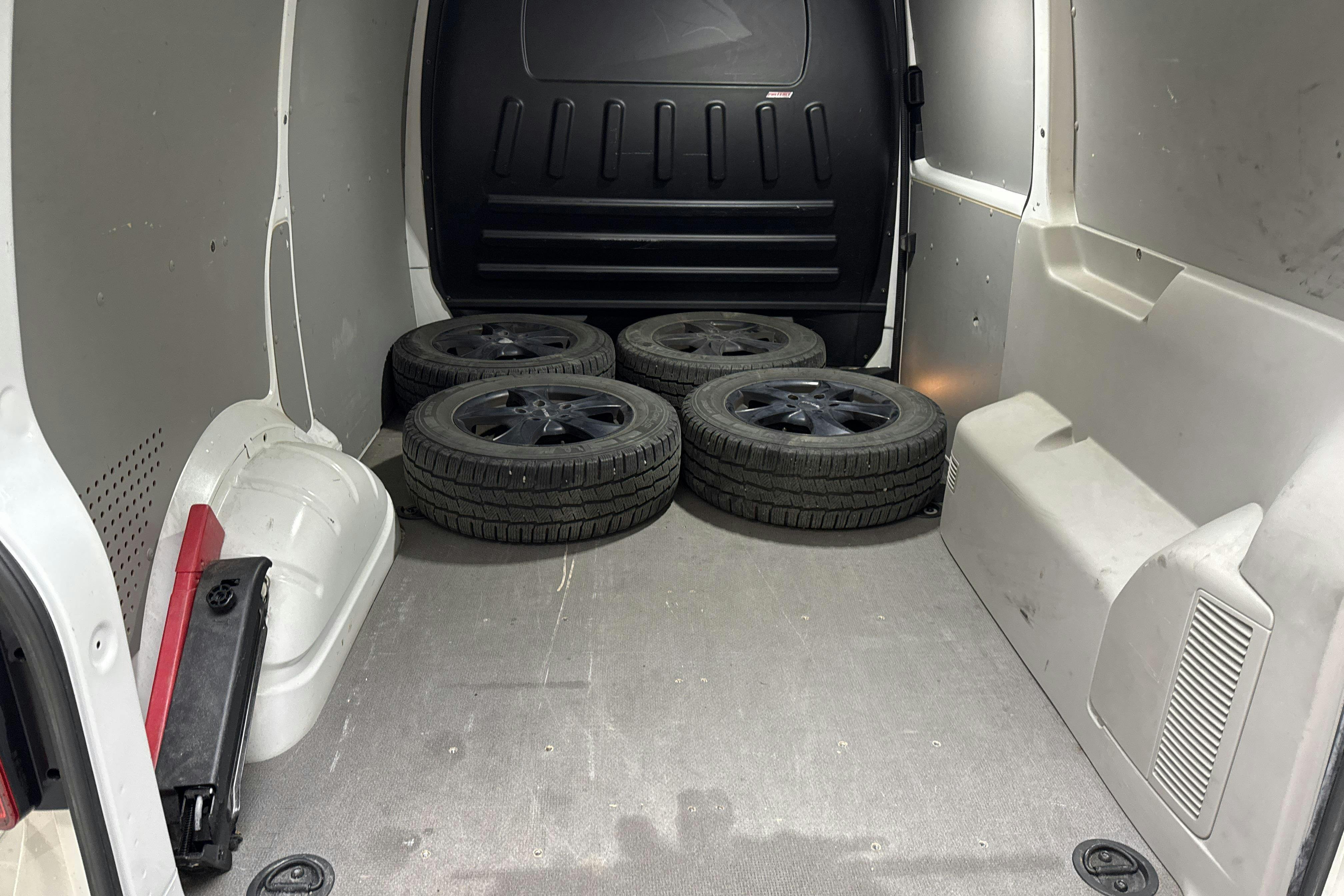 Vehicle Image 8