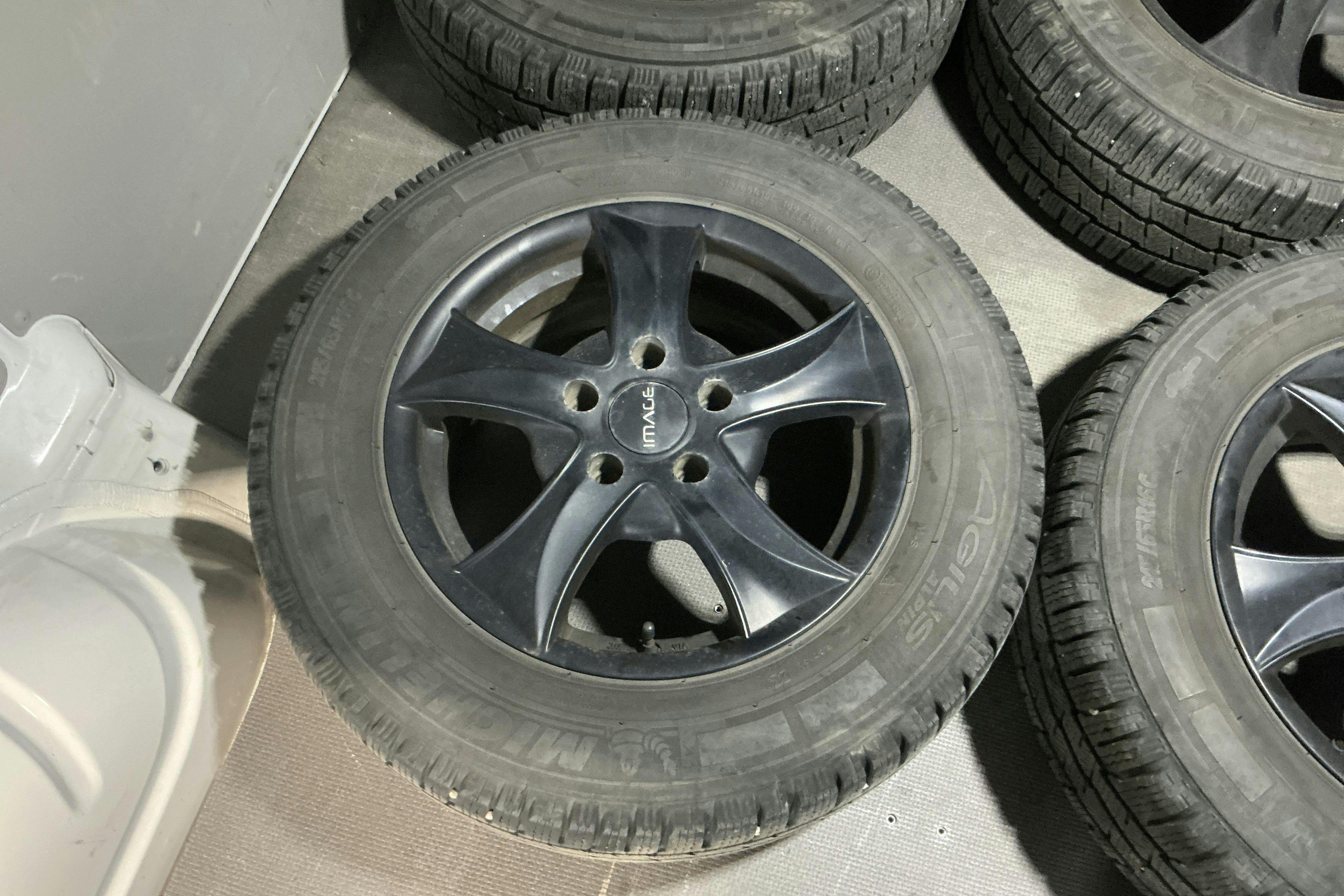 Vehicle Image 12