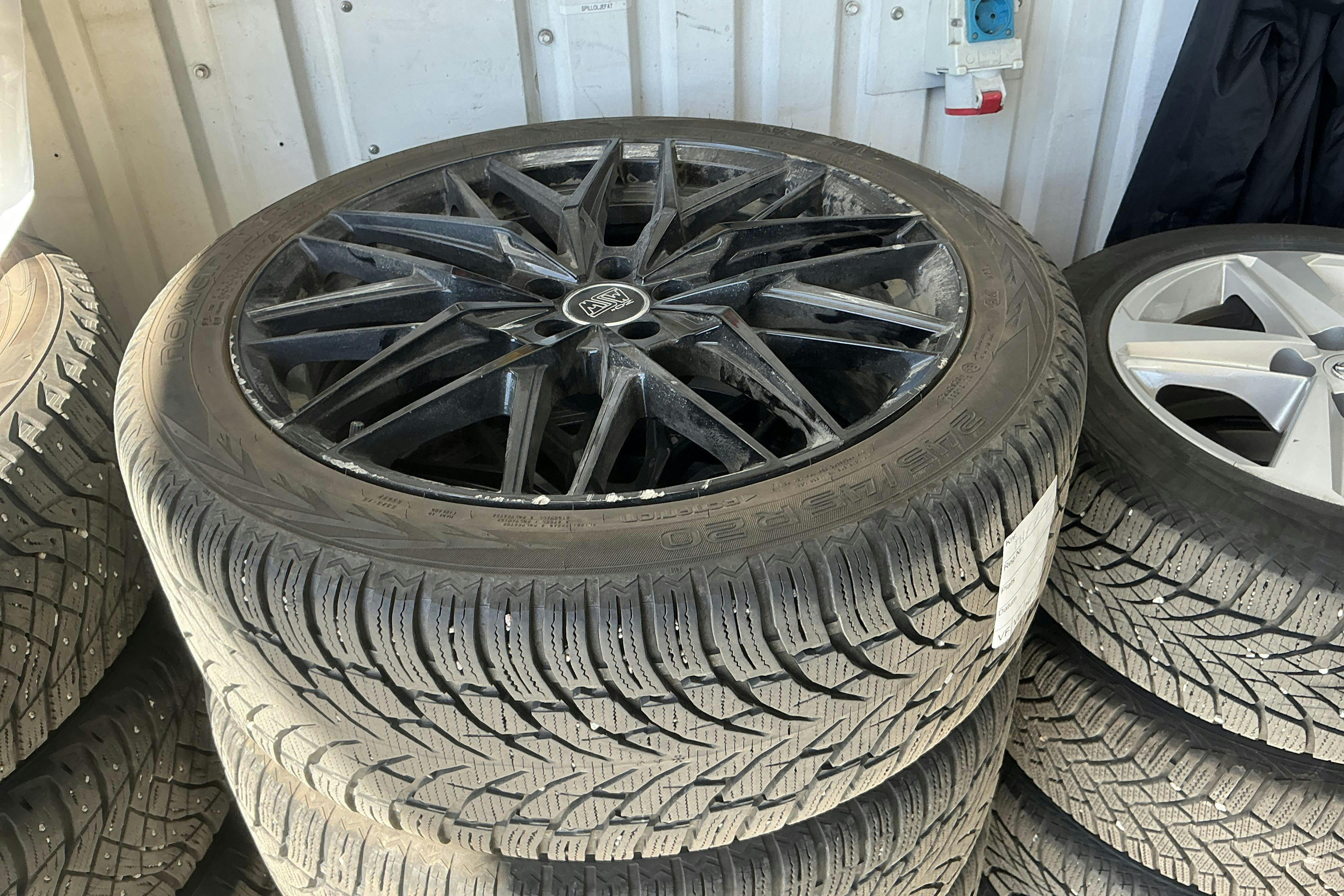 Vehicle Image 15