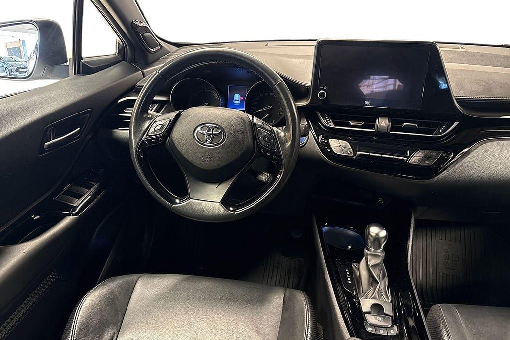 Vehicle Image 11