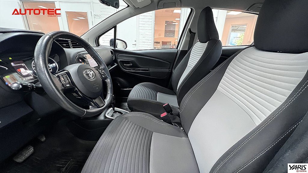 Vehicle Image 14