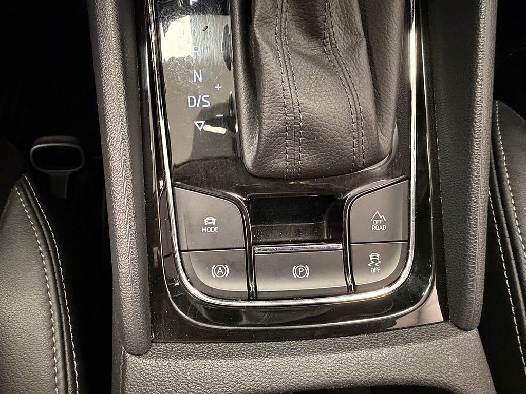 Vehicle Image 16