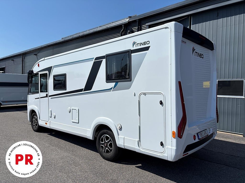 Vehicle Image 12