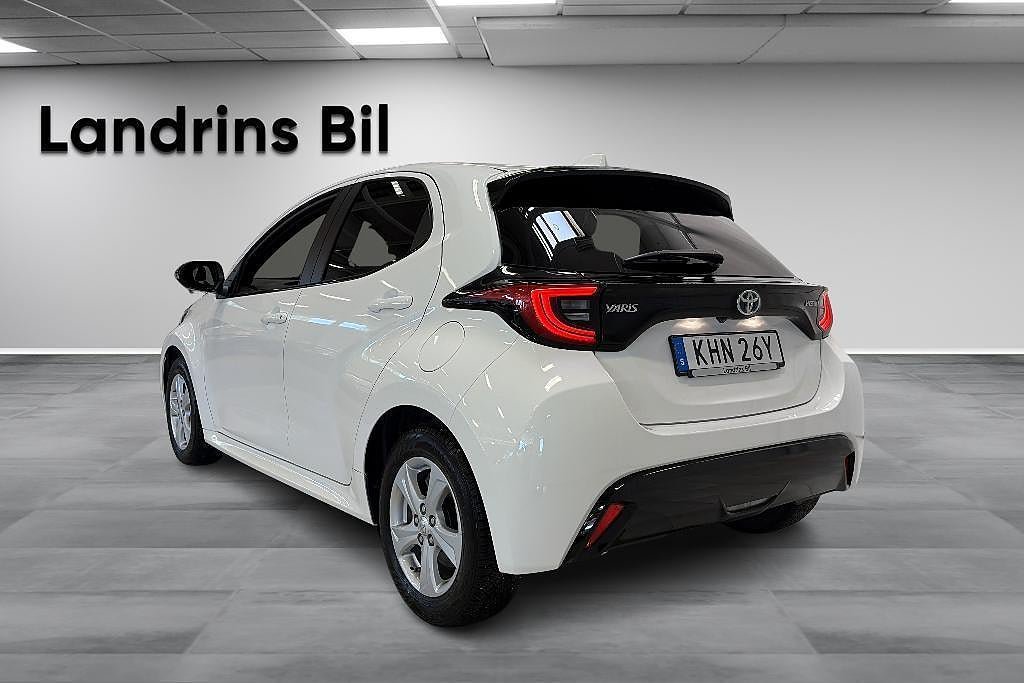 Vehicle Image 6