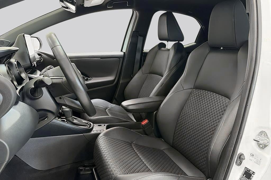 Vehicle Image 8