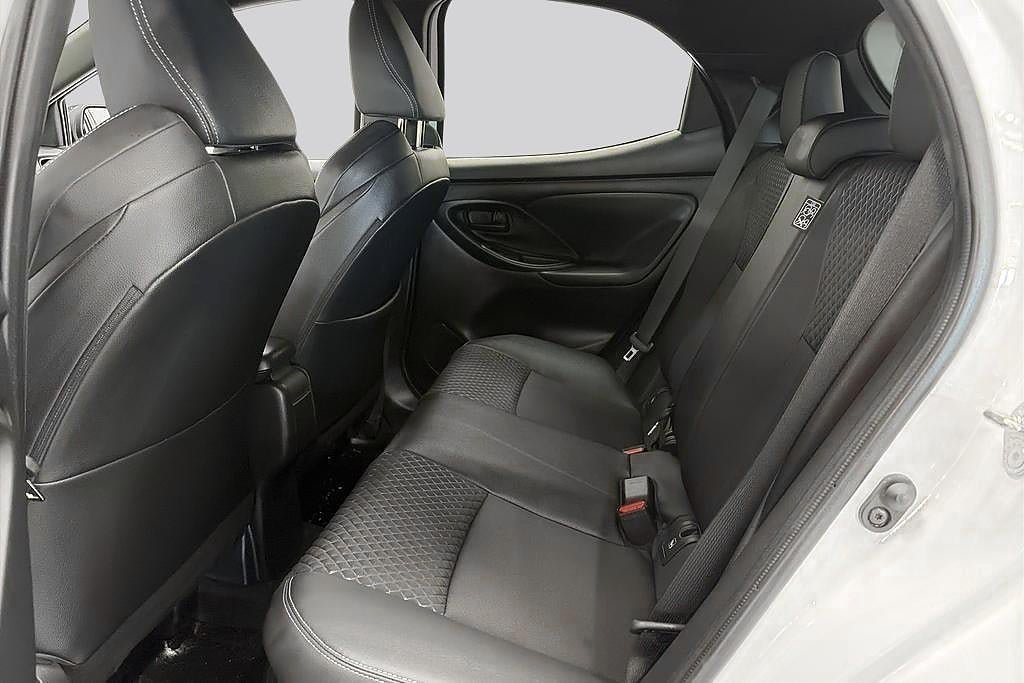Vehicle Image 9