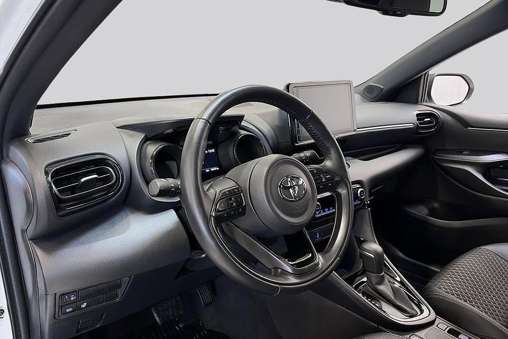 Vehicle Image 10