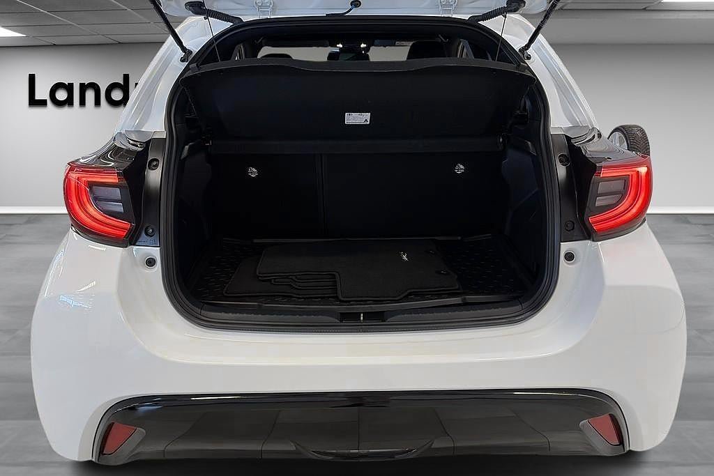 Vehicle Image 14