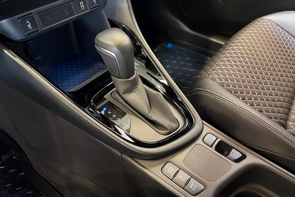 Vehicle Image 16