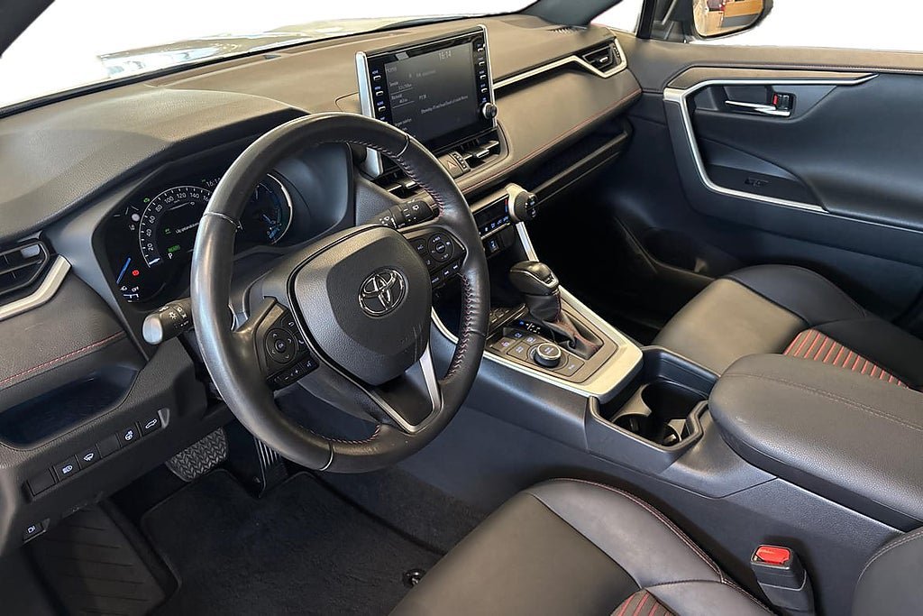 Vehicle Image 12