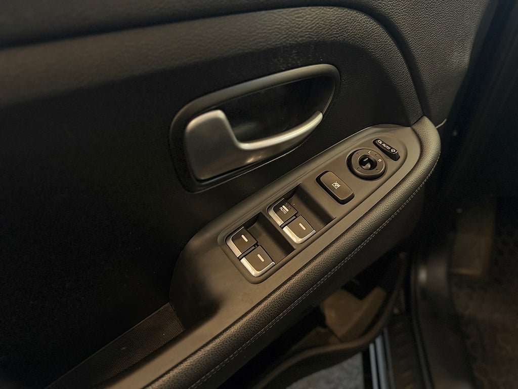 Vehicle Image 17