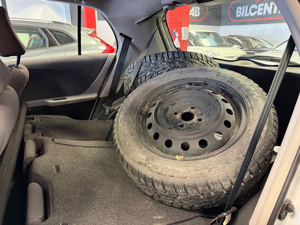 Vehicle Image 9