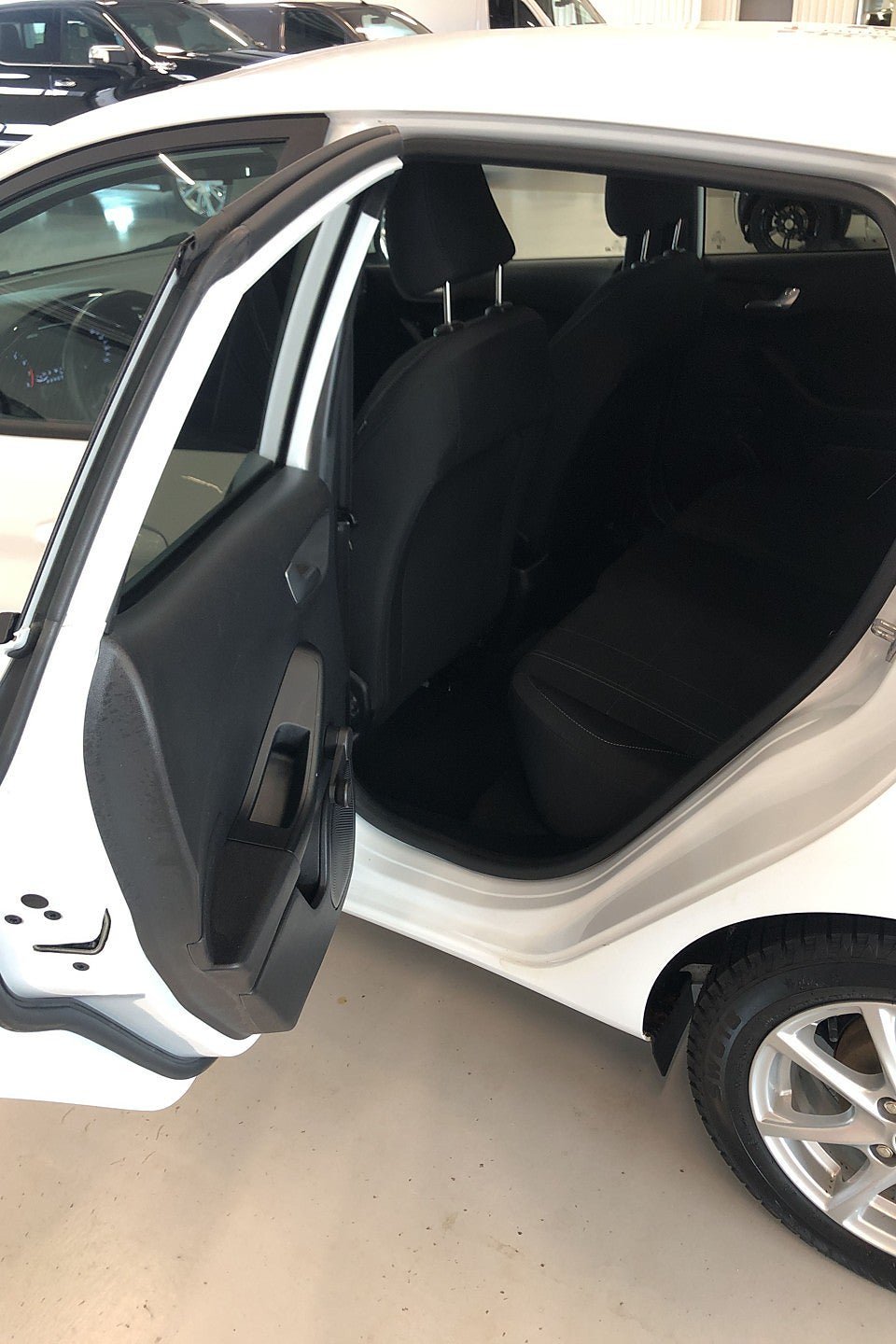Vehicle Image 8