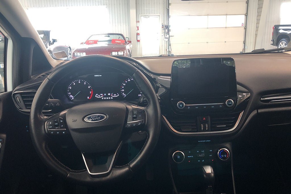 Vehicle Image 9