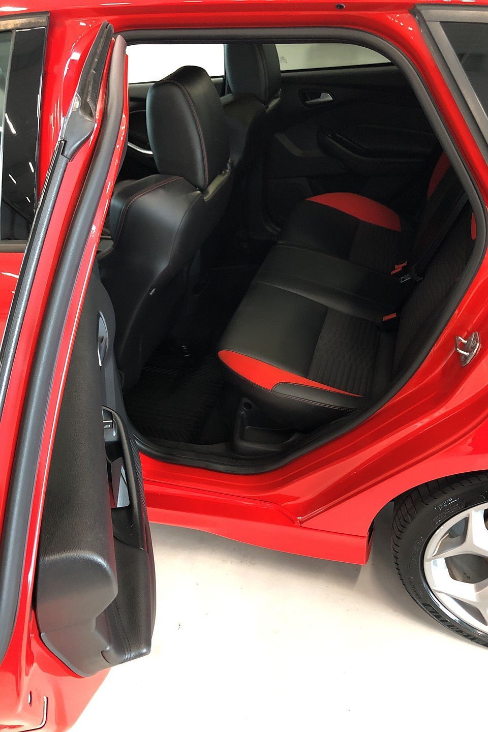 Vehicle Image 8
