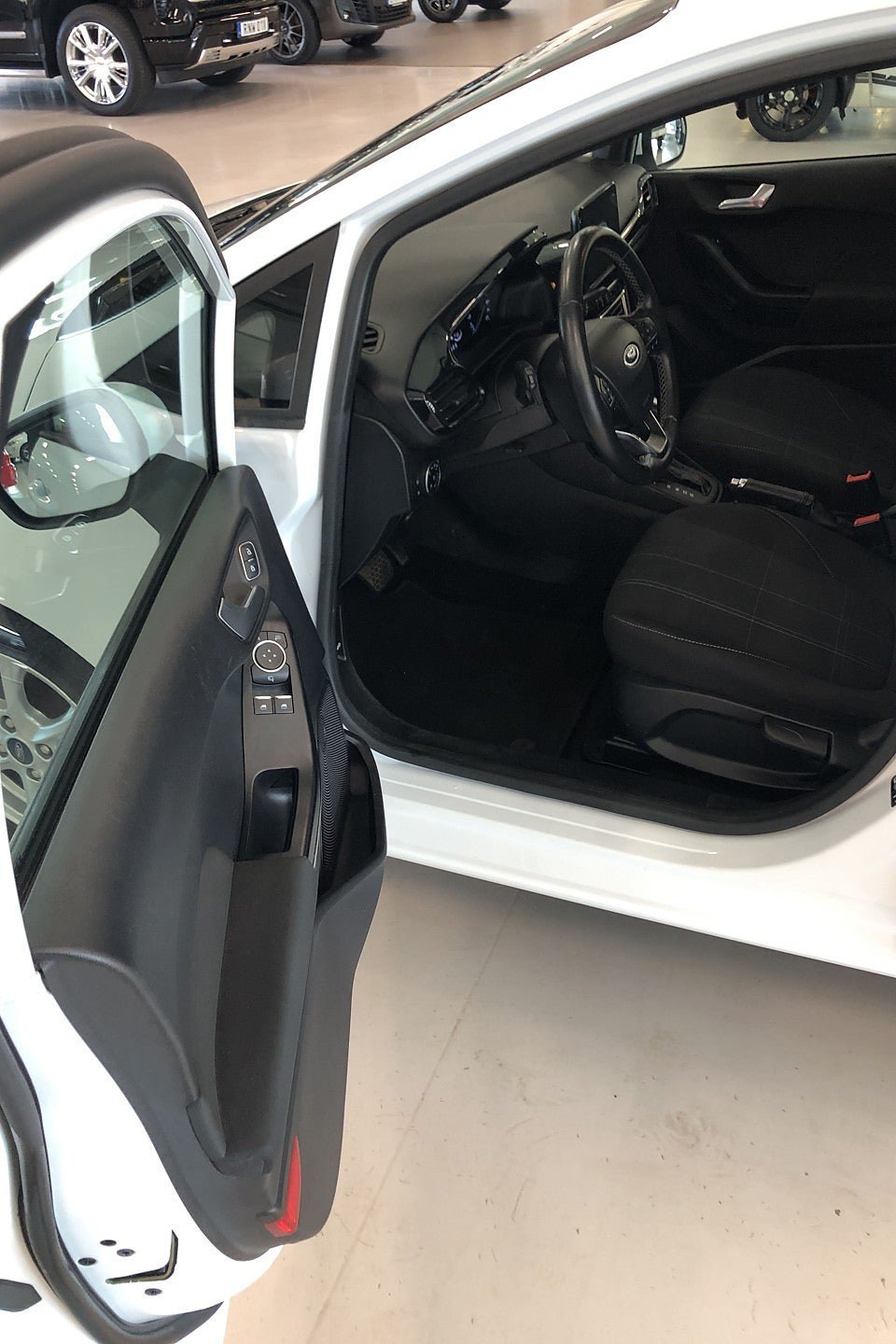 Vehicle Image 10