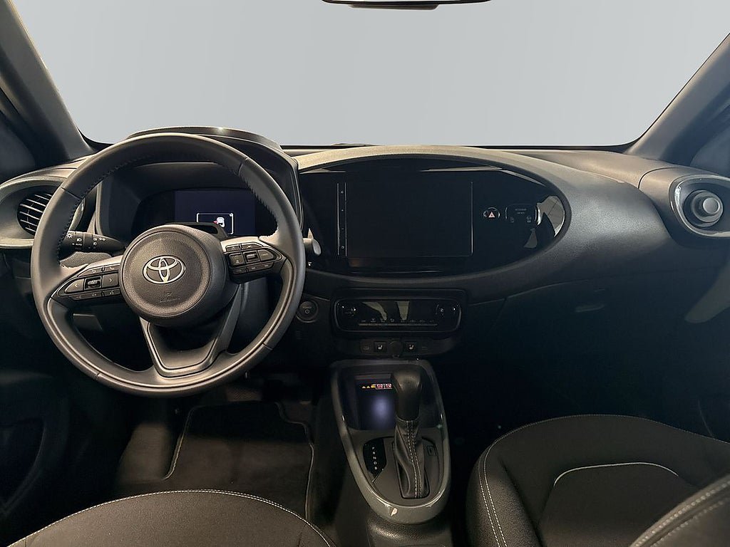 Vehicle Image 9