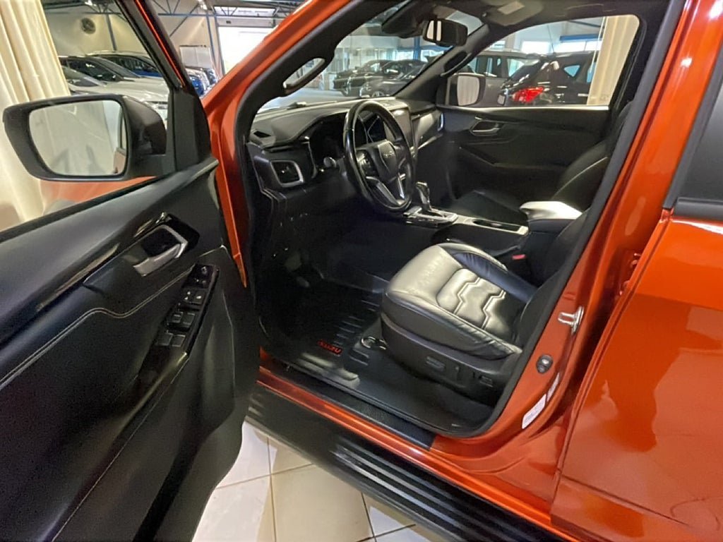 Vehicle Image 12