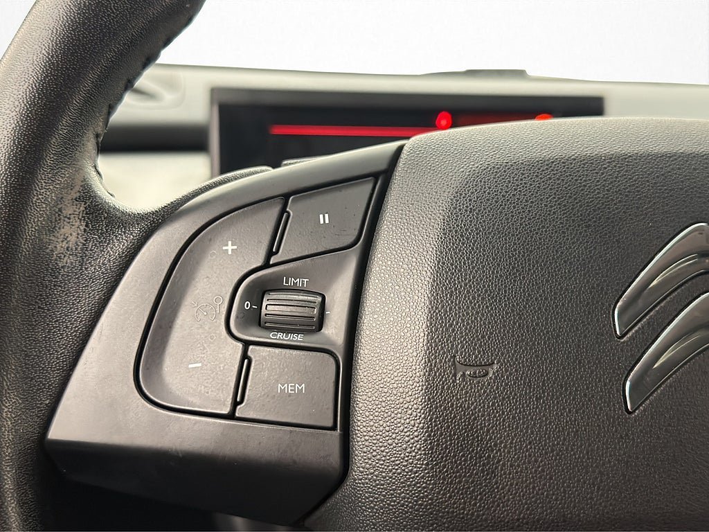 Vehicle Image 27