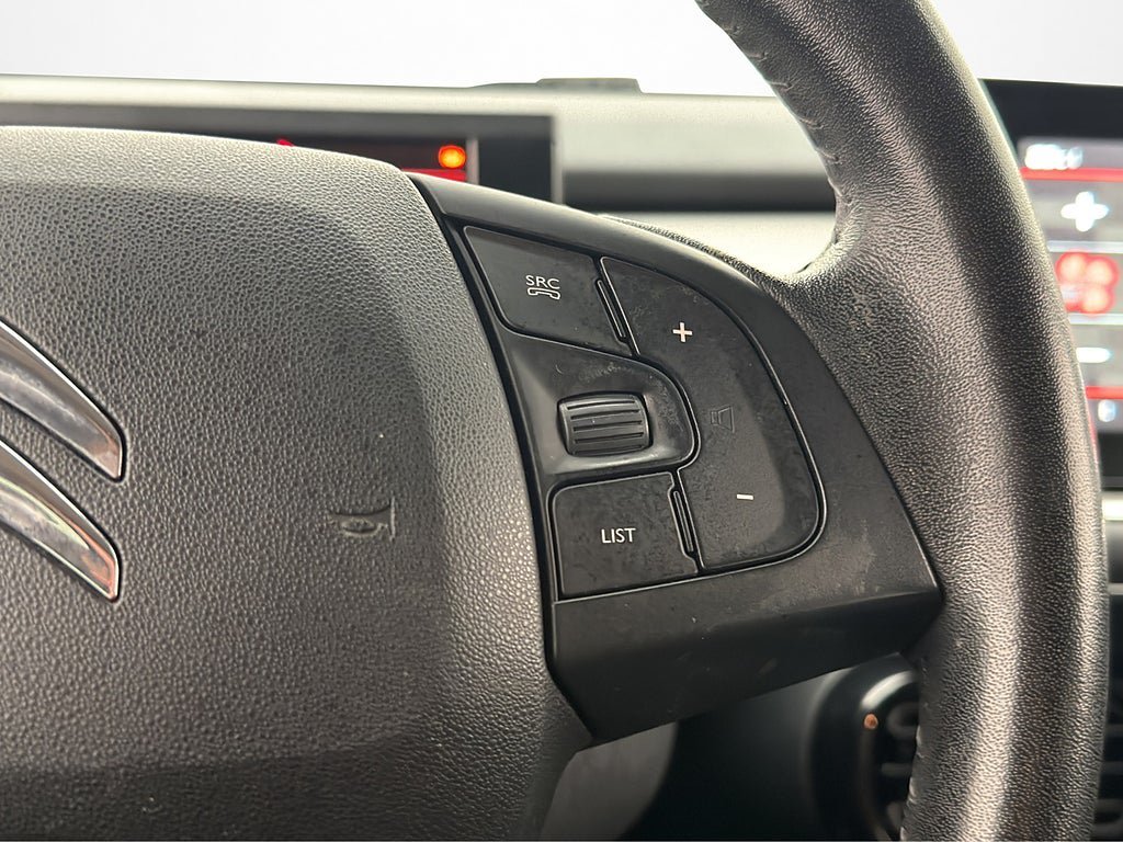 Vehicle Image 28