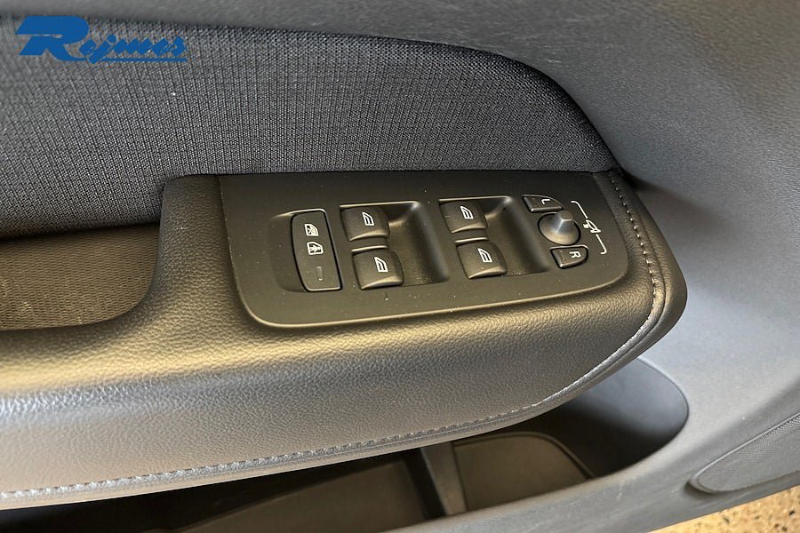 Vehicle Image 17