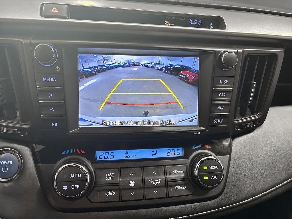 Vehicle Image 16