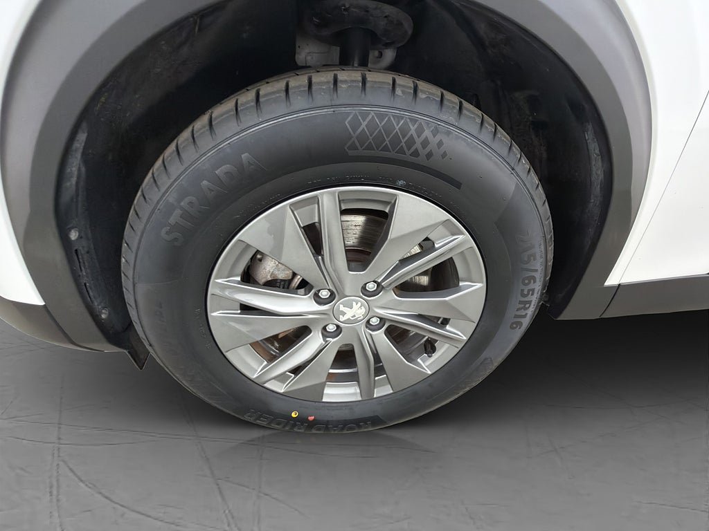 Vehicle Image 32