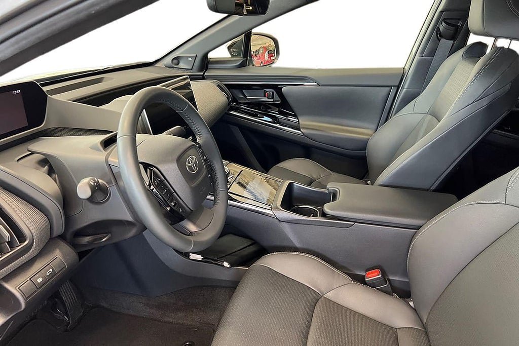 Vehicle Image 14