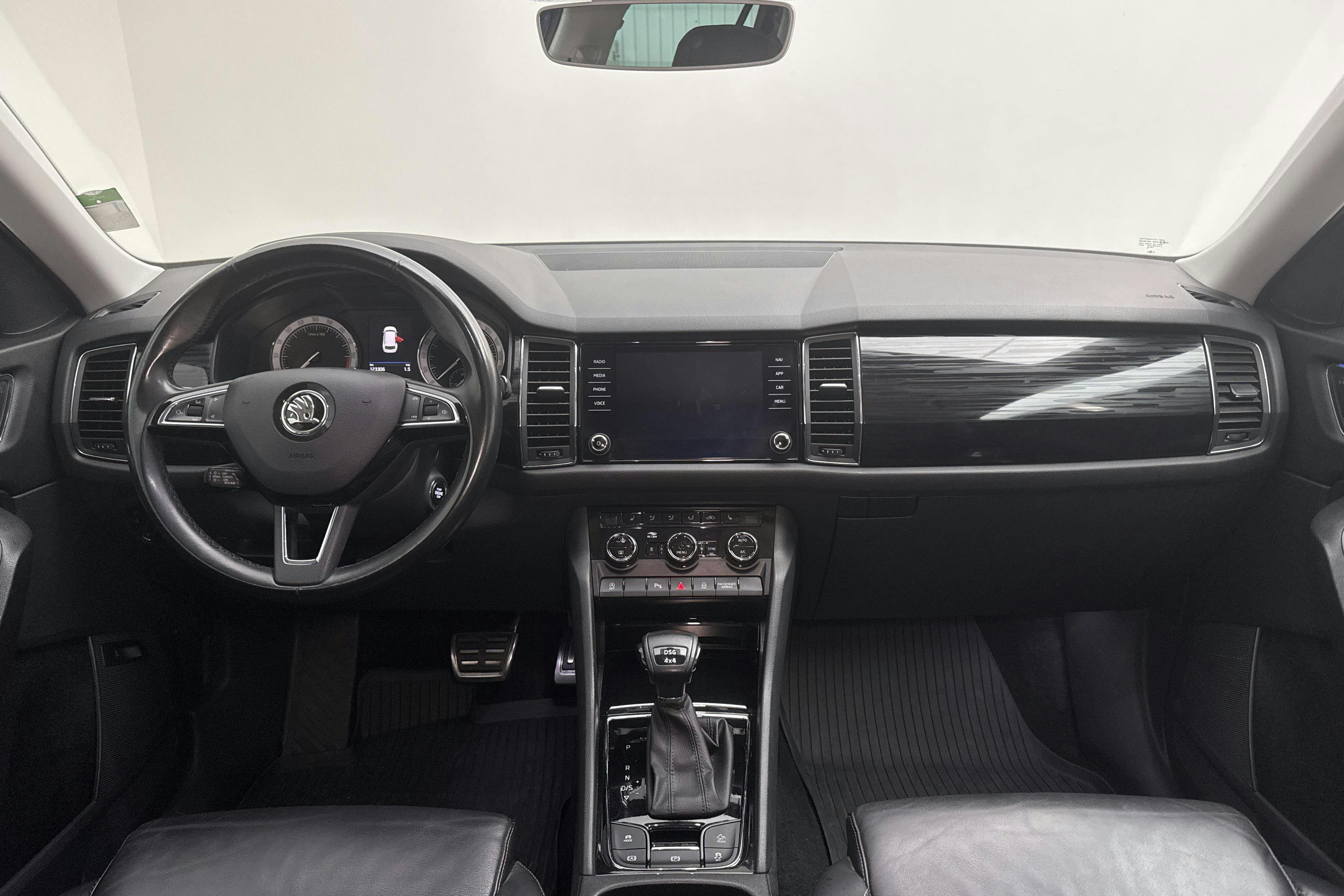 Vehicle Image 6