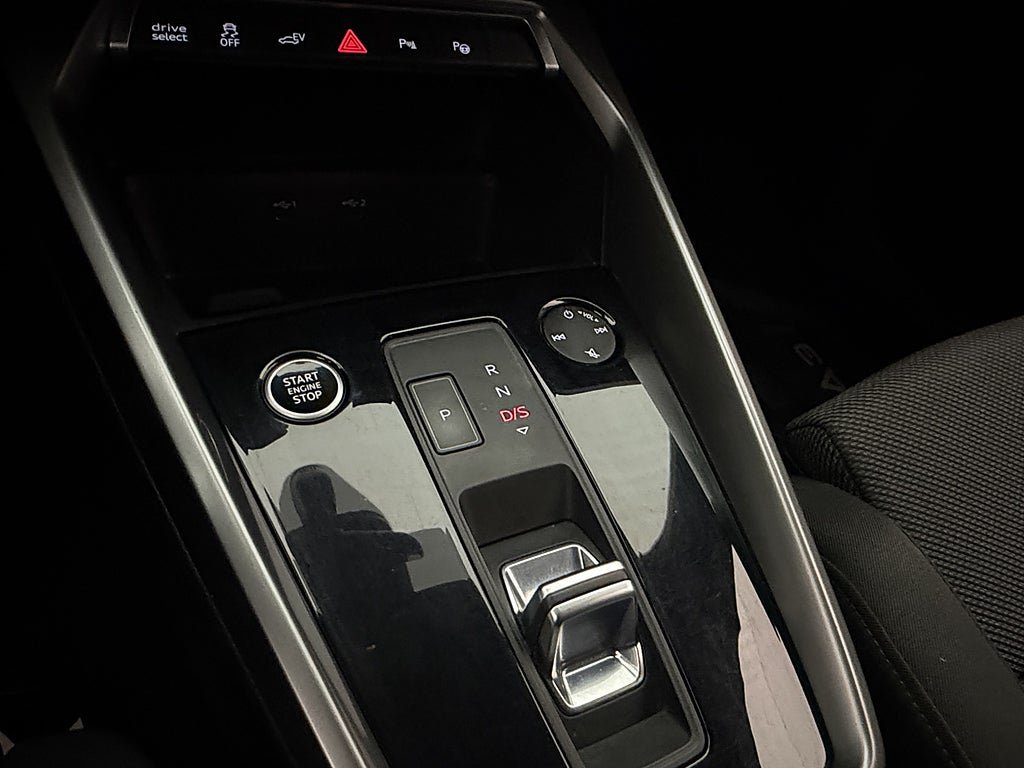 Vehicle Image 25
