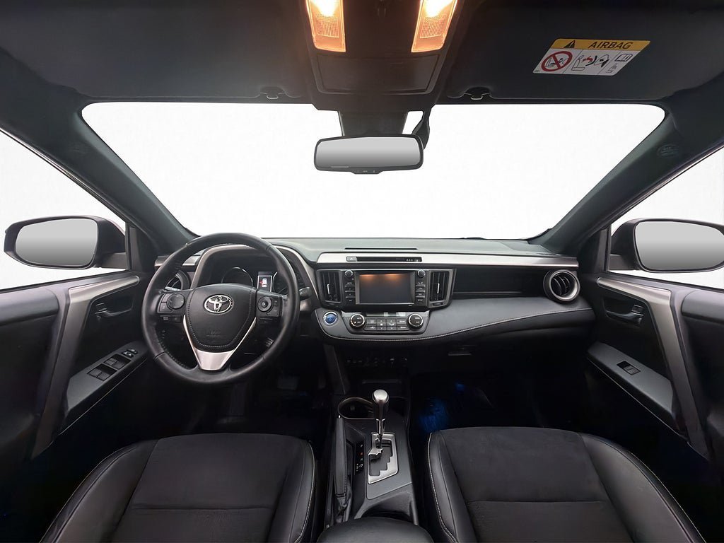 Vehicle Image 12