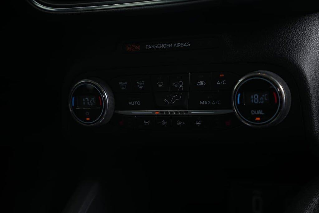 Vehicle Image 17