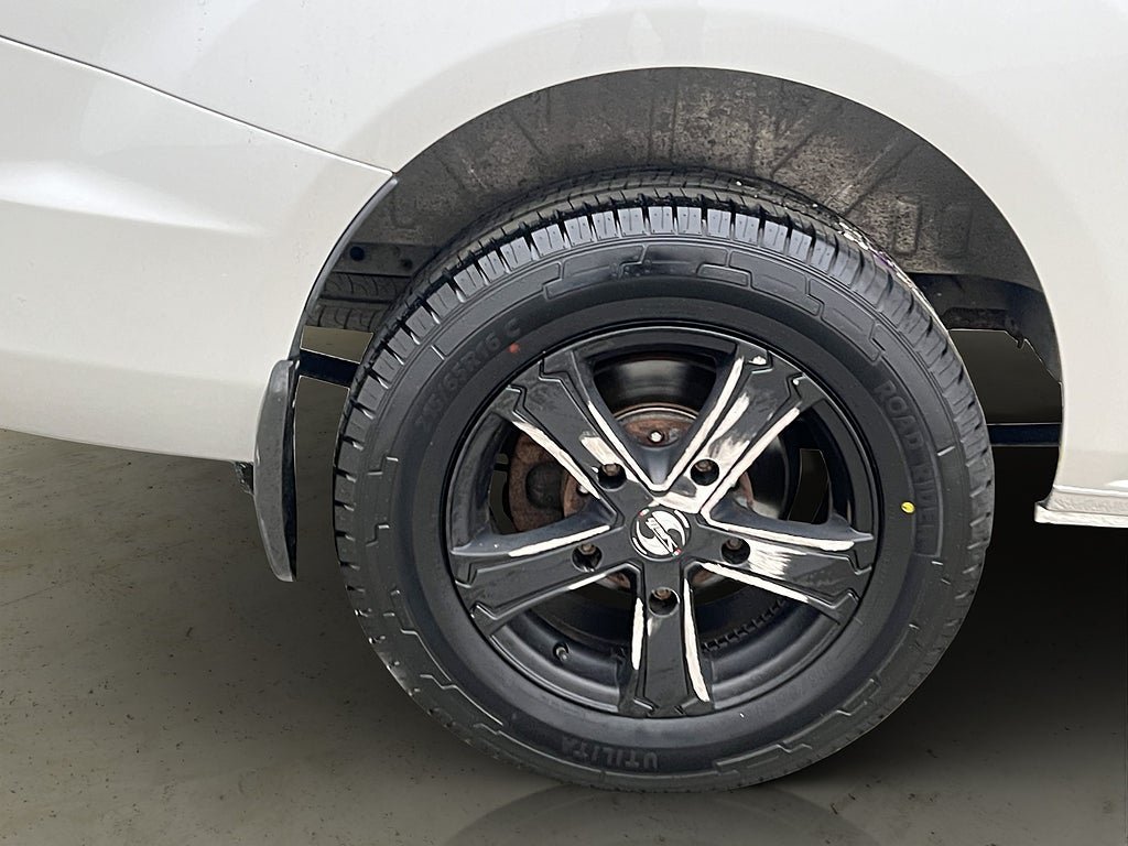 Vehicle Image 30