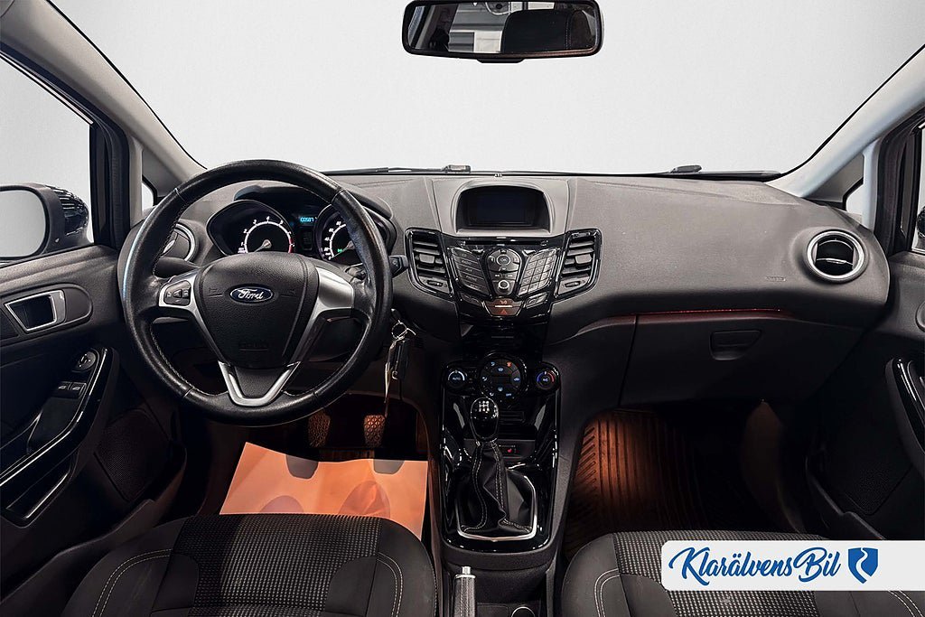 Vehicle Image 9
