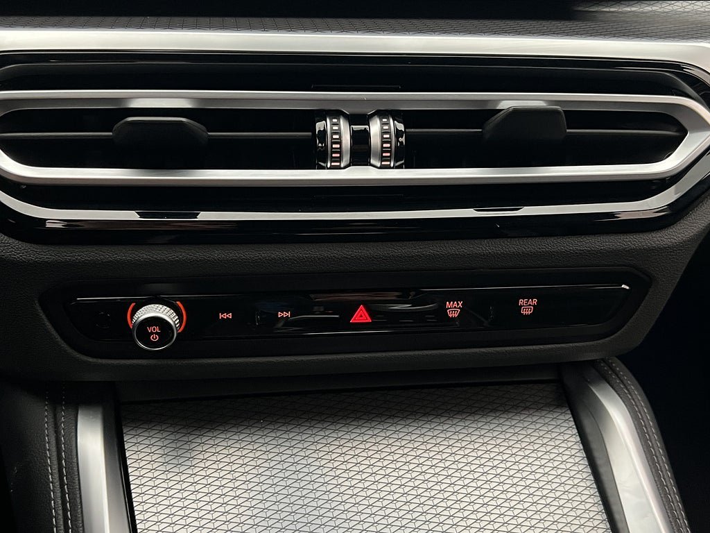 Vehicle Image 29