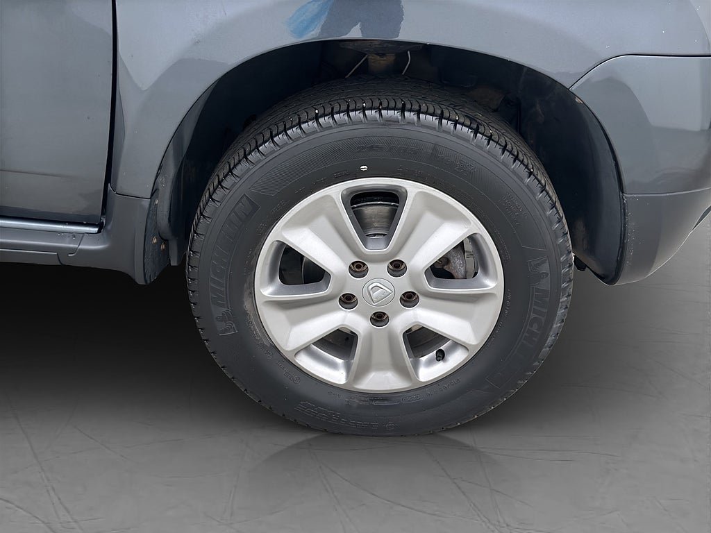 Vehicle Image 25